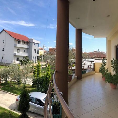 Villa Uklala Kamez Екстериор снимка
