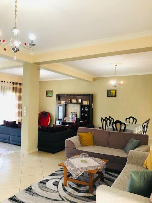 Villa Uklala Kamez Екстериор снимка