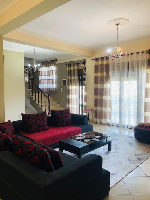 Villa Uklala Kamez Екстериор снимка